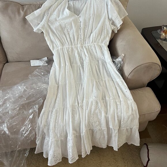 Forever New Curve White Zadie Flutter Sleeve Midi Dress in Size 18 - Picture 17 of 17